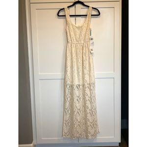 Lace Maxi Dress - New ☀️